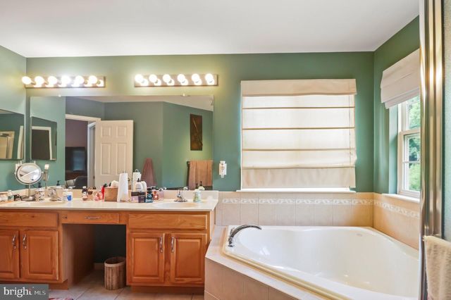 17 HILLSIDE DR, Woolwich Township, NJ 08085
