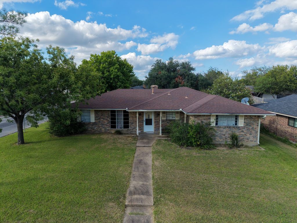 1839 W Taylor Street, Sherman, TX 75092