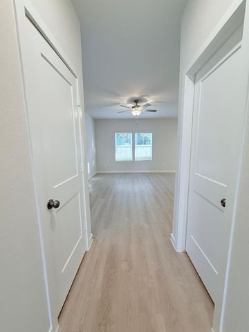 8011 Heroes Hall Drive, Magnolia, TX 77354