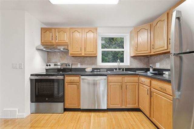 1204 Mifflin Rd, Lincoln Place, PA 15207