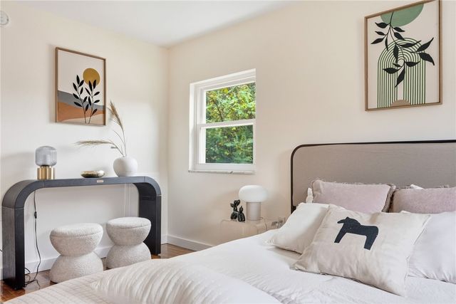 1204 Mifflin Rd, Lincoln Place, PA 15207