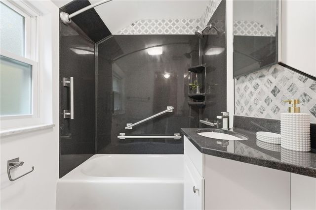 1204 Mifflin Rd, Lincoln Place, PA 15207