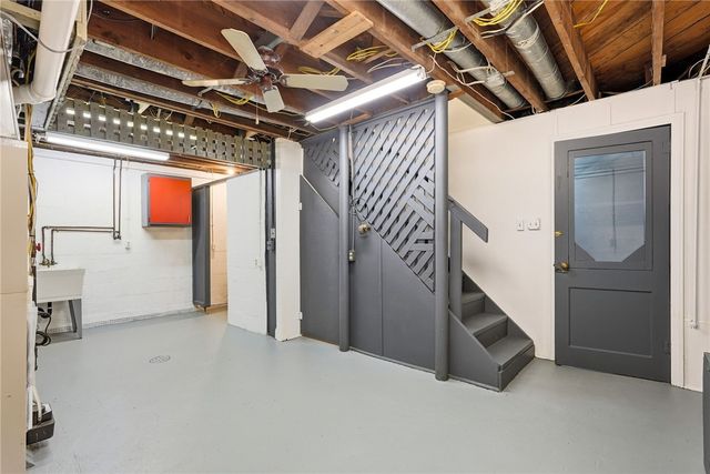 1204 Mifflin Rd, Lincoln Place, PA 15207