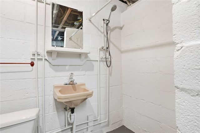 1204 Mifflin Rd, Lincoln Place, PA 15207