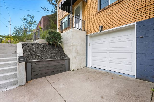 1204 Mifflin Rd, Lincoln Place, PA 15207