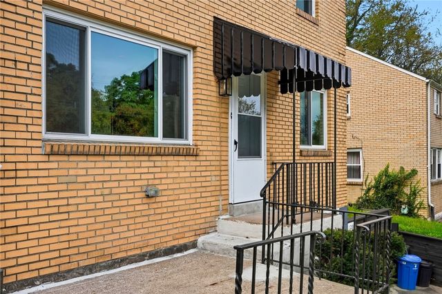 1204 Mifflin Rd, Lincoln Place, PA 15207