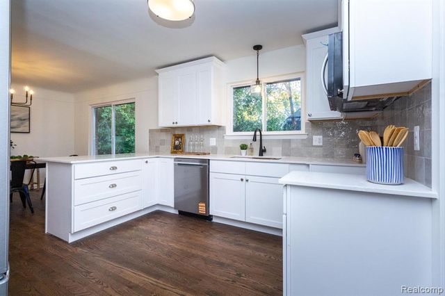 19332 Beverly Road, Beverly Hills, MI 48025