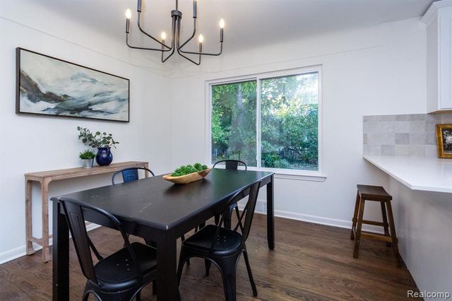 19332 Beverly Road, Beverly Hills, MI 48025