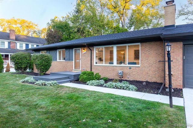 19332 Beverly Road, Beverly Hills, MI 48025