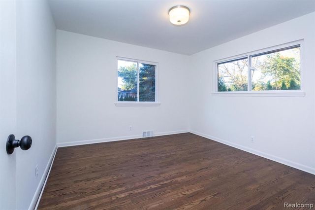 19332 Beverly Road, Beverly Hills, MI 48025