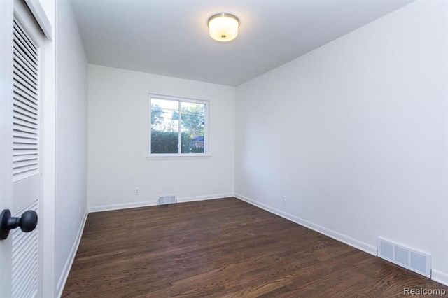 19332 Beverly Road, Beverly Hills, MI 48025