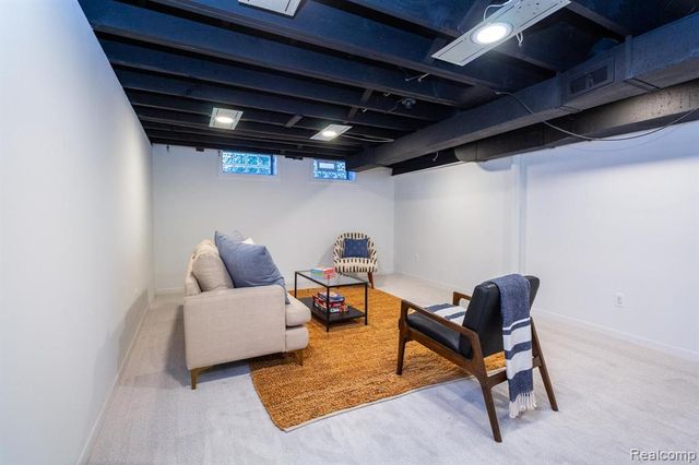 19332 Beverly Road, Beverly Hills, MI 48025