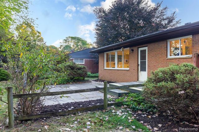 19332 Beverly Road, Beverly Hills, MI 48025