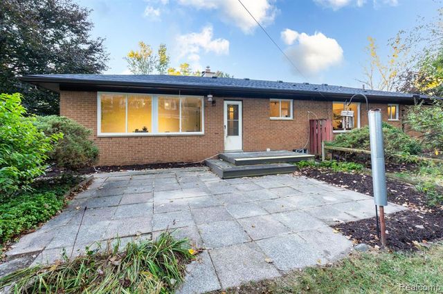 19332 Beverly Road, Beverly Hills, MI 48025