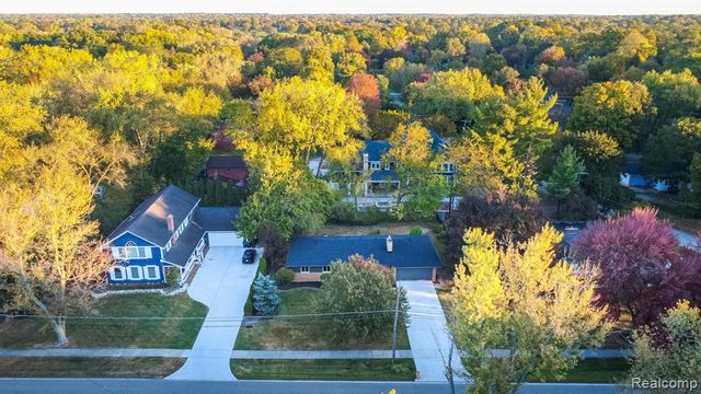 19332 Beverly Road, Beverly Hills, MI 48025