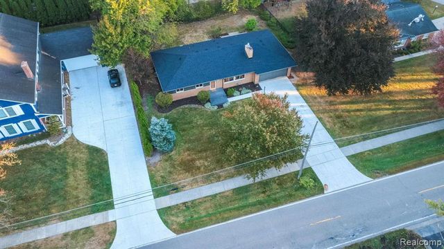 19332 Beverly Road, Beverly Hills, MI 48025