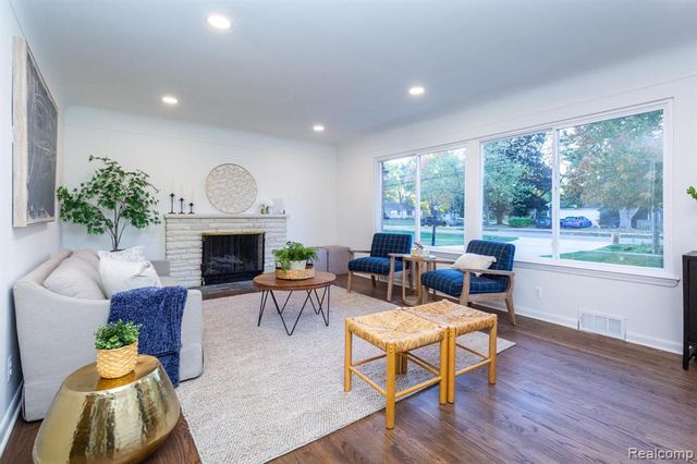 19332 Beverly Road, Beverly Hills, MI 48025