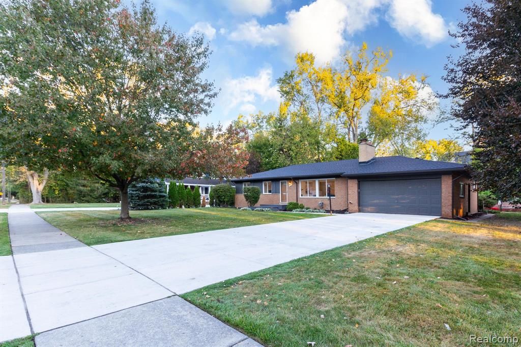 19332 Beverly Road, Beverly Hills, MI 48025