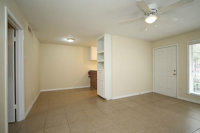 3702 Flora 10, Houston, TX 77006