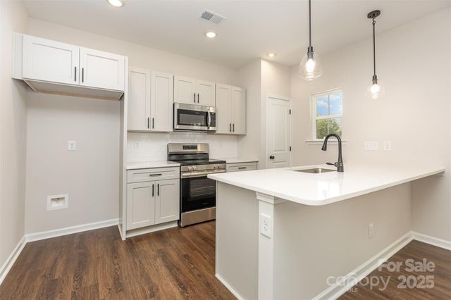 2063 Sadler Woods Lane, Charlotte, NC 28214