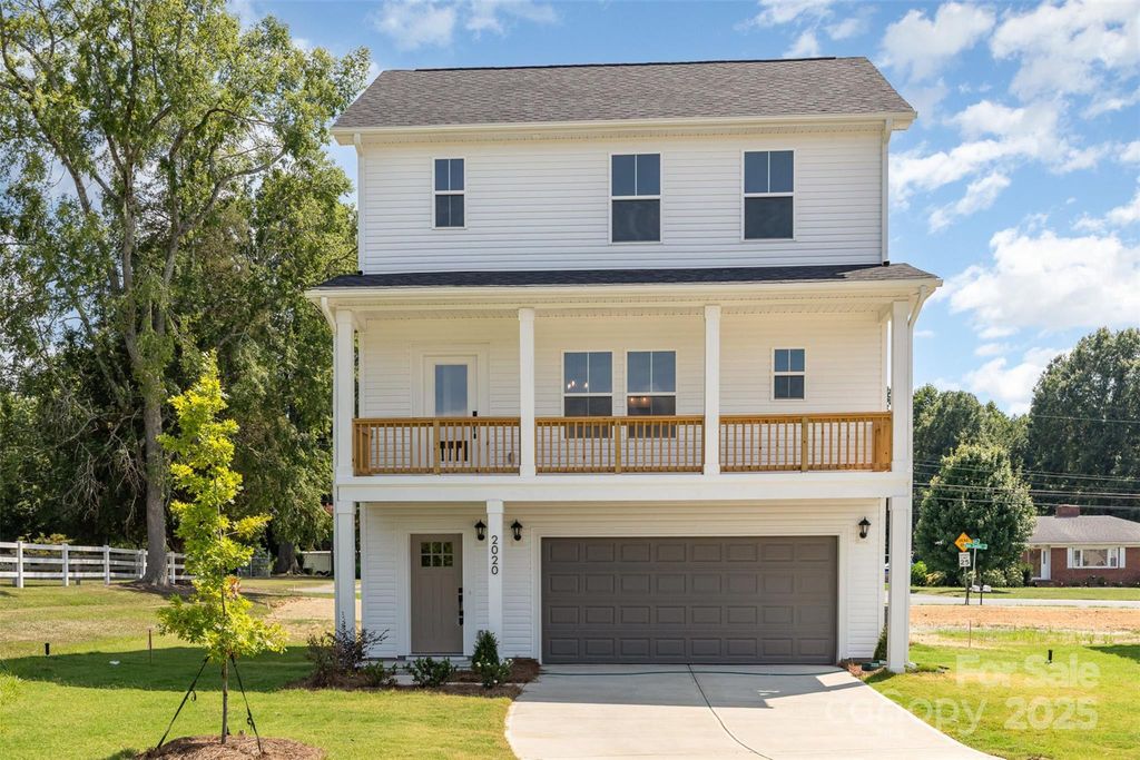 2063 Sadler Woods Lane, Charlotte, NC 28214