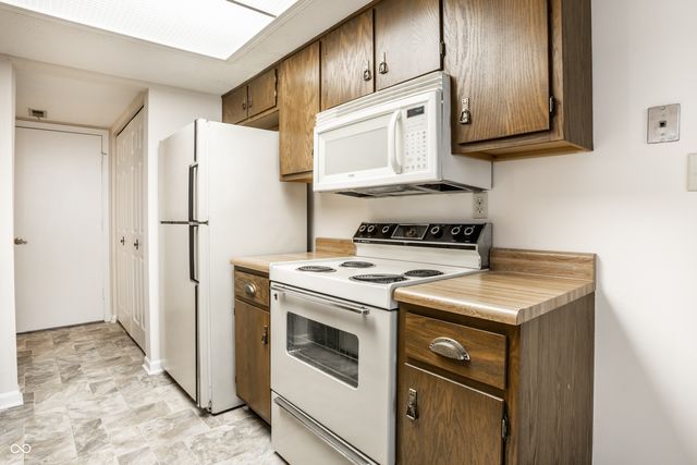2554 Chaseway Court, Indianapolis, IN 46268