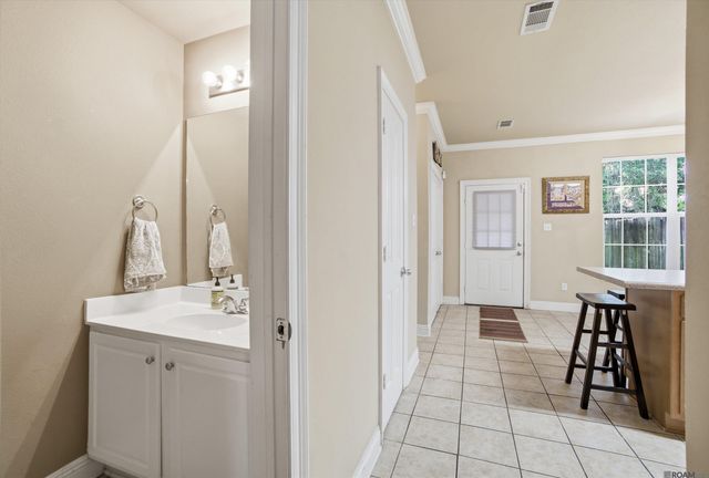 5335 Arlington Ct, Baton Rouge, LA 70820