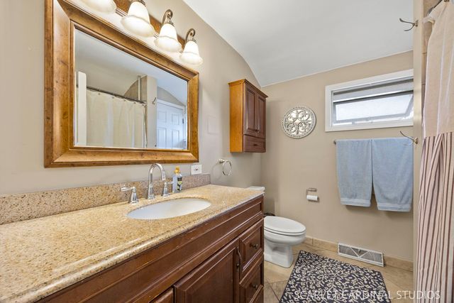 1210 S Gables Boulevard, Wheaton, IL 60189