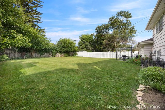 1210 S Gables Boulevard, Wheaton, IL 60189