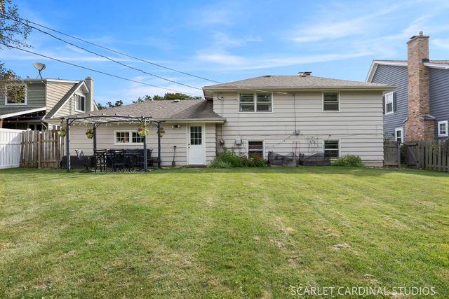 1210 S Gables Boulevard, Wheaton, IL 60189