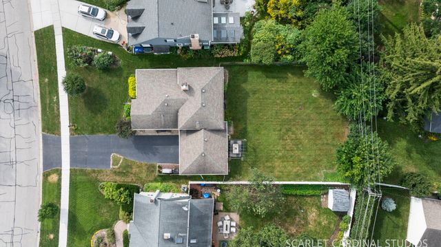 1210 S Gables Boulevard, Wheaton, IL 60189