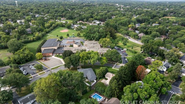 1210 S Gables Boulevard, Wheaton, IL 60189