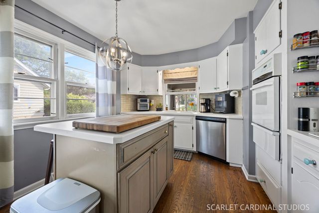 1210 S Gables Boulevard, Wheaton, IL 60189
