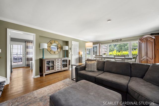1210 S Gables Boulevard, Wheaton, IL 60189