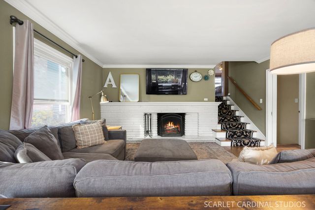 1210 S Gables Boulevard, Wheaton, IL 60189