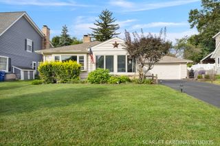 1210 S Gables Boulevard, Wheaton, IL 60189