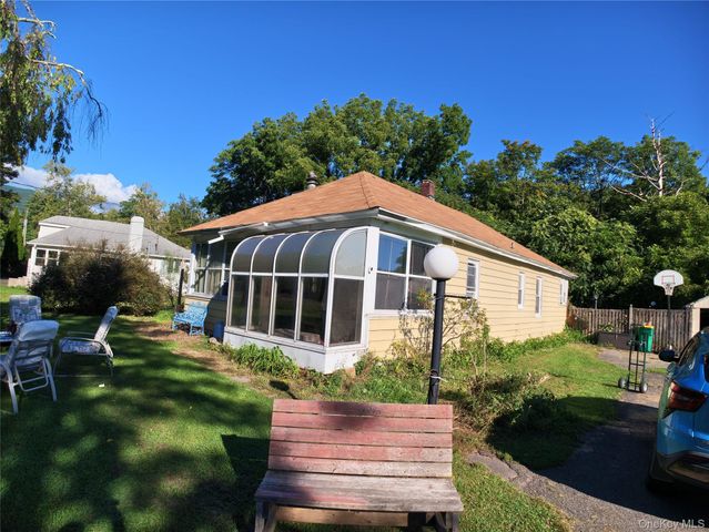 146 W Saugerties Road, Saugerties, NY 12477