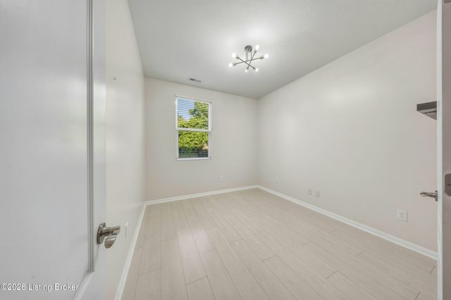 12103 Parkview Trace Dr, Louisville, KY 40229