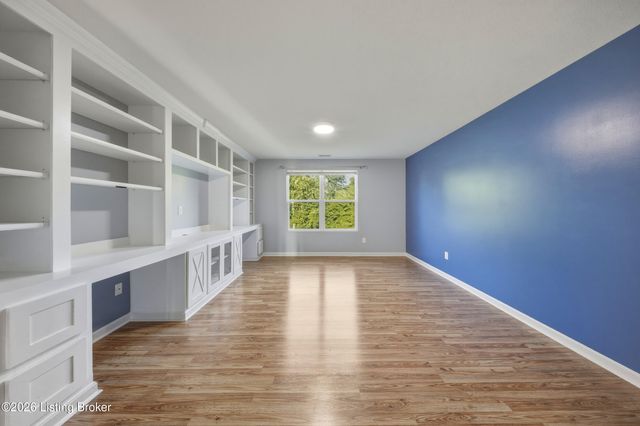 12103 Parkview Trace Dr, Louisville, KY 40229