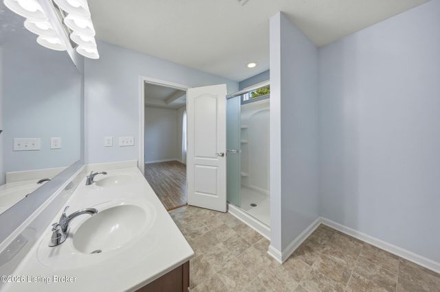 12103 Parkview Trace Dr, Louisville, KY 40229