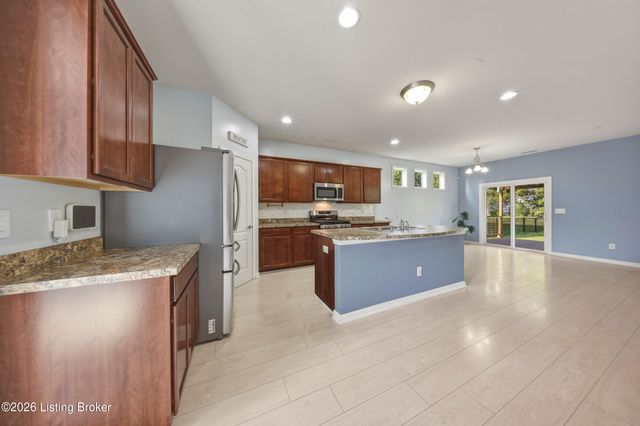 12103 Parkview Trace Dr, Louisville, KY 40229