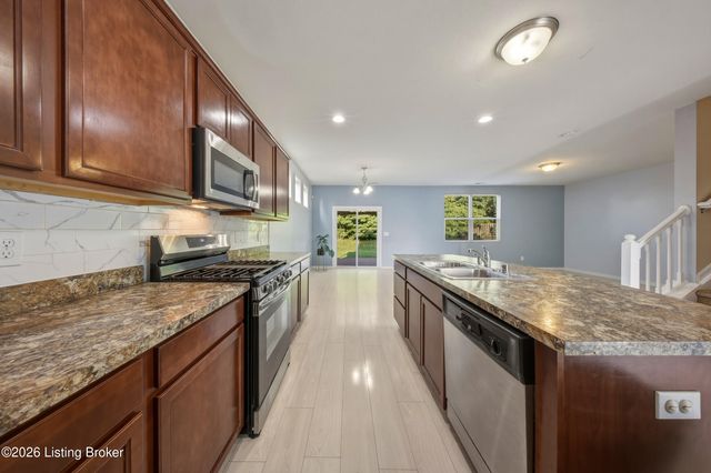 12103 Parkview Trace Dr, Louisville, KY 40229