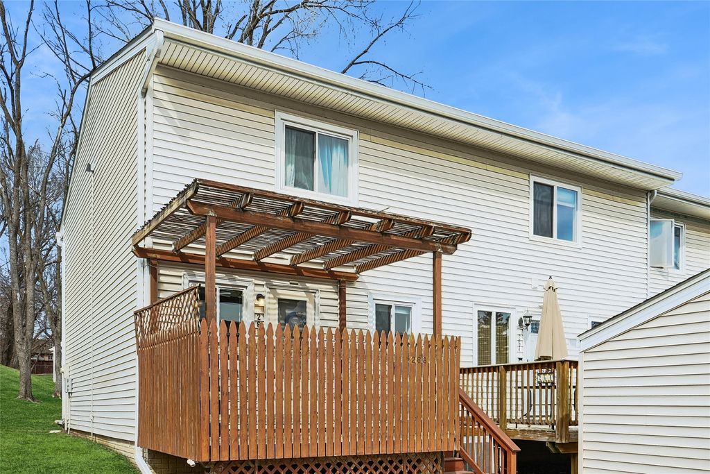 268 Holiday Circle 61, West Des Moines, IA 50265
