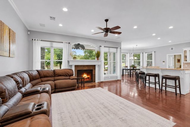 9726 Crestwater Circle, Magnolia, TX 77354