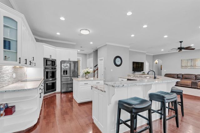 9726 Crestwater Circle, Magnolia, TX 77354