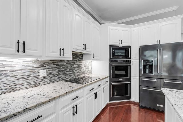 9726 Crestwater Circle, Magnolia, TX 77354