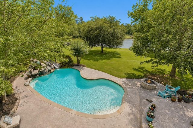 9726 Crestwater Circle, Magnolia, TX 77354