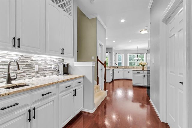 9726 Crestwater Circle, Magnolia, TX 77354