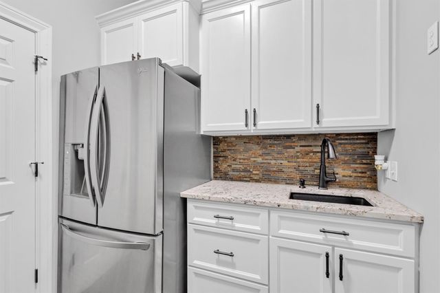 9726 Crestwater Circle, Magnolia, TX 77354