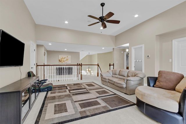 9726 Crestwater Circle, Magnolia, TX 77354
